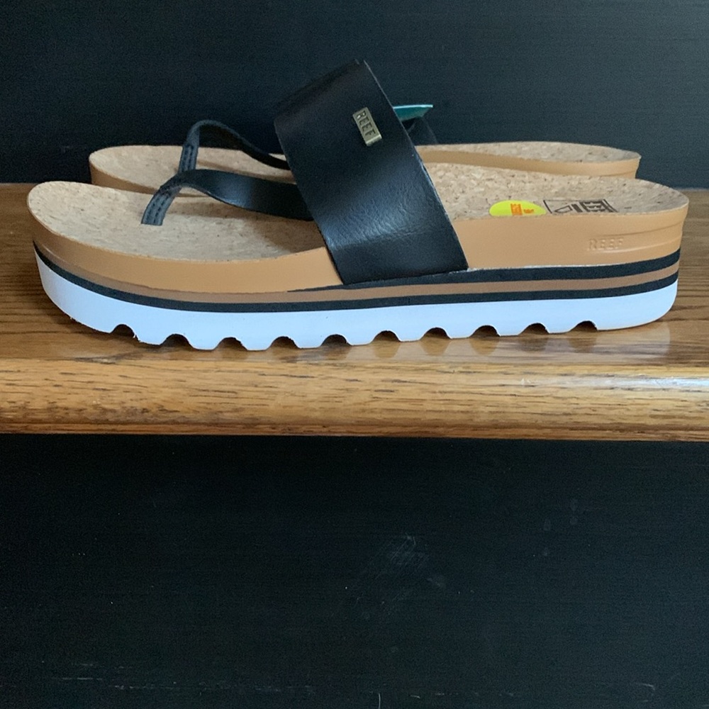 Reef. Size 10 black thong sandals.  New with tags